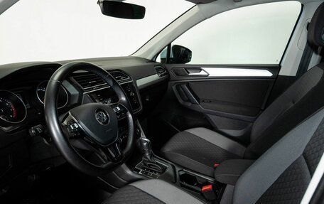 Volkswagen Tiguan II, 2019 год, 2 488 000 рублей, 5 фотография