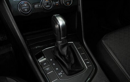 Volkswagen Tiguan II, 2019 год, 2 488 000 рублей, 12 фотография