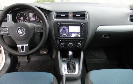 Volkswagen Jetta VI, 2013 год, 875 000 рублей, 11 фотография