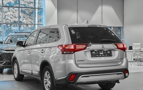 Mitsubishi Outlander III рестайлинг 3, 2019 год, 1 699 000 рублей, 4 фотография