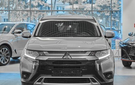 Mitsubishi Outlander III рестайлинг 3, 2019 год, 1 699 000 рублей, 2 фотография