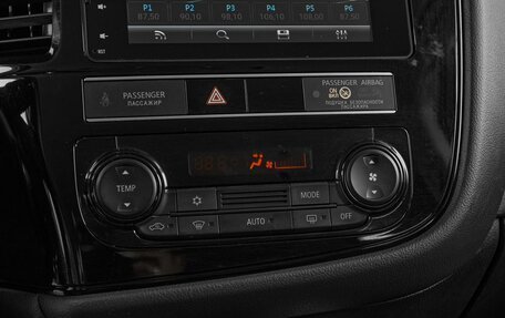 Mitsubishi Outlander III рестайлинг 3, 2019 год, 1 699 000 рублей, 16 фотография