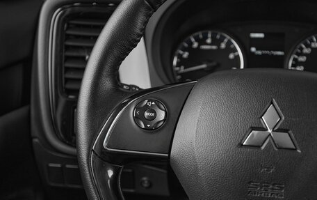Mitsubishi Outlander III рестайлинг 3, 2019 год, 1 699 000 рублей, 11 фотография