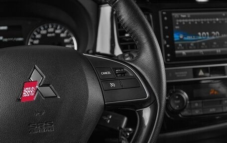 Mitsubishi Outlander III рестайлинг 3, 2019 год, 1 699 000 рублей, 12 фотография