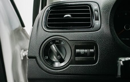 Volkswagen Polo VI (EU Market), 2011 год, 650 000 рублей, 16 фотография