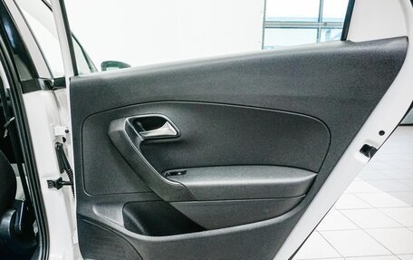 Volkswagen Polo VI (EU Market), 2011 год, 650 000 рублей, 21 фотография