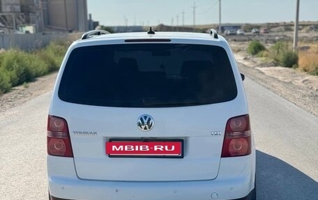 Volkswagen Touran III, 2009 год, 800 000 рублей, 2 фотография