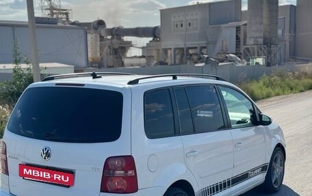 Volkswagen Touran III, 2009 год, 800 000 рублей, 3 фотография