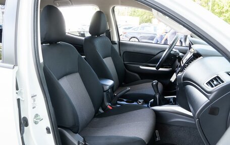Mitsubishi L200 IV рестайлинг, 2023 год, 3 800 000 рублей, 8 фотография