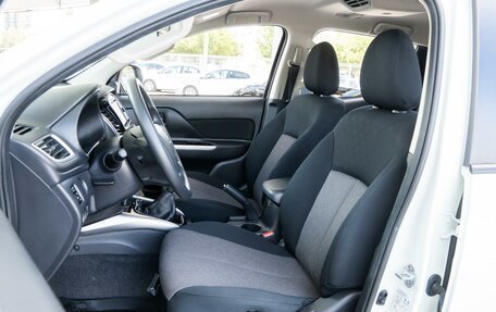 Mitsubishi L200 IV рестайлинг, 2023 год, 3 800 000 рублей, 10 фотография