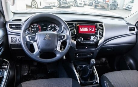 Mitsubishi L200 IV рестайлинг, 2023 год, 3 800 000 рублей, 6 фотография