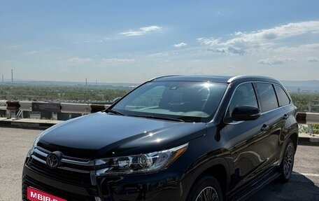 Toyota Highlander III, 2021 год, 4 990 000 рублей, 1 фотография