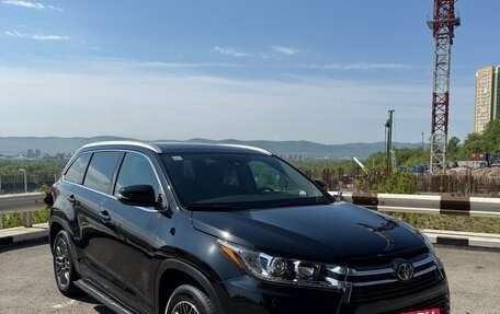 Toyota Highlander III, 2021 год, 4 990 000 рублей, 3 фотография