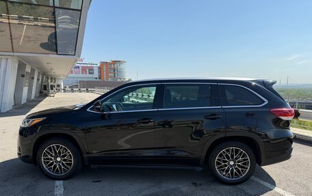 Toyota Highlander III, 2021 год, 4 990 000 рублей, 8 фотография