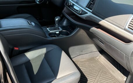 Toyota Highlander III, 2021 год, 4 990 000 рублей, 13 фотография