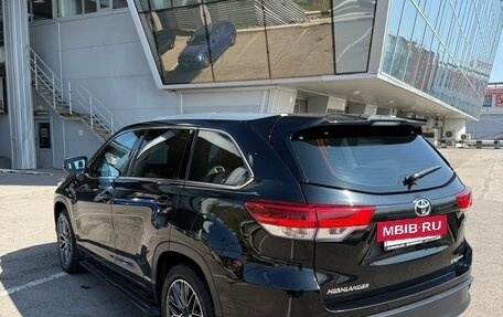 Toyota Highlander III, 2021 год, 4 990 000 рублей, 7 фотография