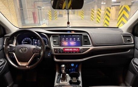 Toyota Highlander III, 2021 год, 4 990 000 рублей, 15 фотография
