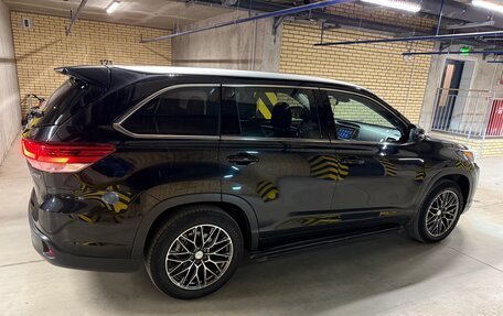 Toyota Highlander III, 2021 год, 4 990 000 рублей, 24 фотография