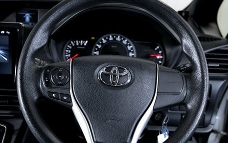 Toyota Noah III, 2017 год, 1 879 000 рублей, 14 фотография