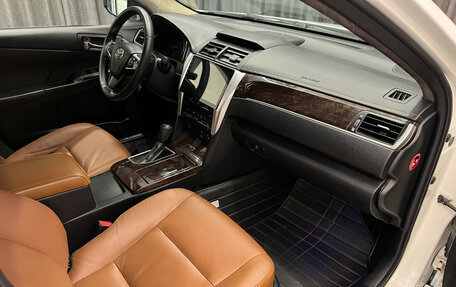 Toyota Camry, 2017 год, 1 780 000 рублей, 9 фотография