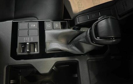 Toyota Land Cruiser Prado, 2024 год, 8 820 000 рублей, 22 фотография