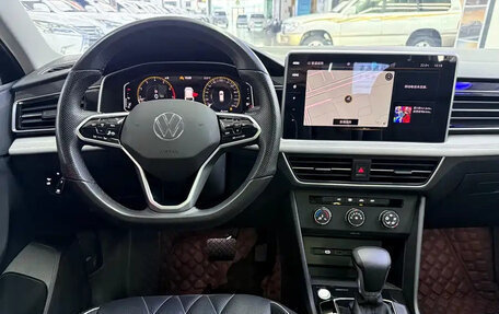 Volkswagen Tiguan II, 2022 год, 2 200 000 рублей, 11 фотография