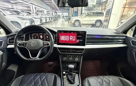 Volkswagen Tiguan II, 2022 год, 2 200 000 рублей, 10 фотография