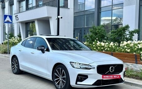 Volvo S60 III, 2022 год, 2 650 000 рублей, 4 фотография