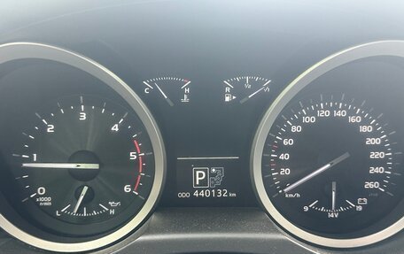 Toyota Land Cruiser 200, 2012 год, 2 550 000 рублей, 9 фотография