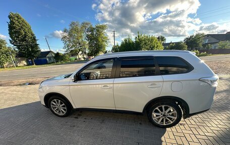Mitsubishi Outlander III рестайлинг 3, 2014 год, 1 260 000 рублей, 3 фотография