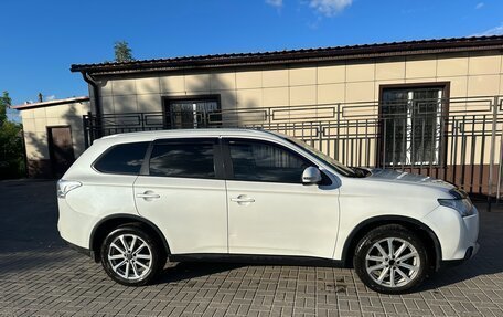 Mitsubishi Outlander III рестайлинг 3, 2014 год, 1 260 000 рублей, 4 фотография