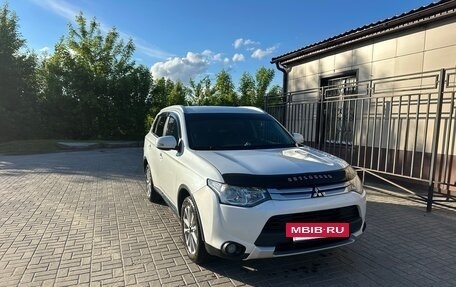 Mitsubishi Outlander III рестайлинг 3, 2014 год, 1 260 000 рублей, 2 фотография