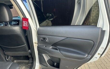 Mitsubishi Outlander III рестайлинг 3, 2014 год, 1 260 000 рублей, 8 фотография