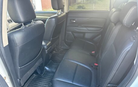 Mitsubishi Outlander III рестайлинг 3, 2014 год, 1 260 000 рублей, 9 фотография