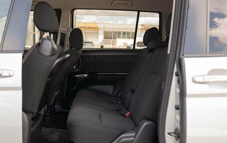 Toyota ISis I, 2011 год, 1 280 000 рублей, 19 фотография