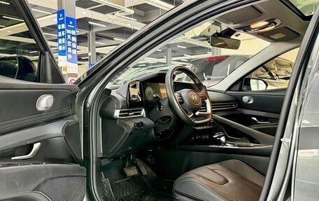 Hyundai Elantra, 2023 год, 1 799 999 рублей, 11 фотография