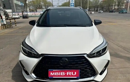 Toyota Yaris XP150 рестайлинг, 2021 год, 1 055 000 рублей, 2 фотография