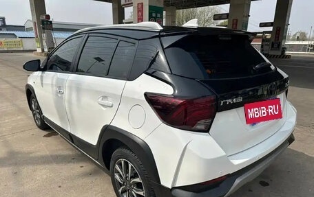 Toyota Yaris XP150 рестайлинг, 2021 год, 1 055 000 рублей, 4 фотография