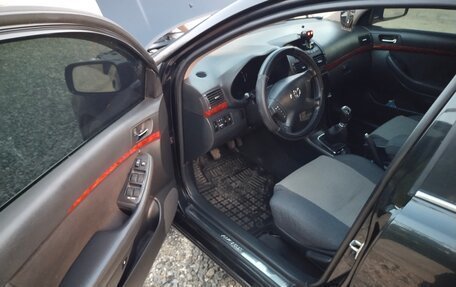 Toyota Avensis III рестайлинг, 2005 год, 850 000 рублей, 5 фотография