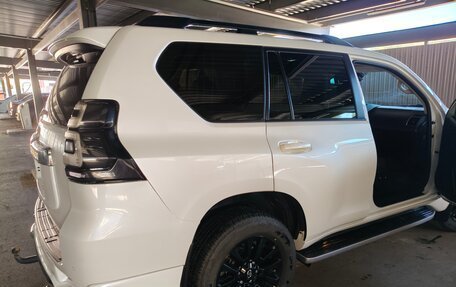Toyota Land Cruiser Prado 150 рестайлинг 2, 2021 год, 6 750 000 рублей, 7 фотография