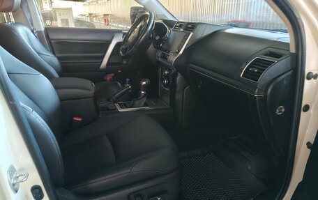 Toyota Land Cruiser Prado 150 рестайлинг 2, 2021 год, 6 750 000 рублей, 10 фотография
