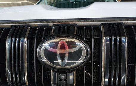 Toyota Land Cruiser Prado 150 рестайлинг 2, 2021 год, 6 750 000 рублей, 12 фотография