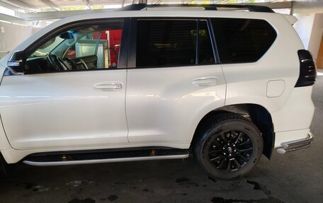 Toyota Land Cruiser Prado 150 рестайлинг 2, 2021 год, 6 750 000 рублей, 6 фотография