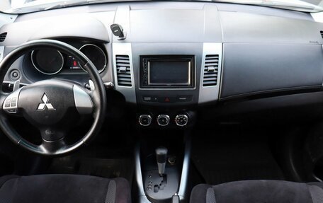 Mitsubishi Outlander III рестайлинг 3, 2010 год, 900 000 рублей, 12 фотография