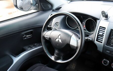Mitsubishi Outlander III рестайлинг 3, 2010 год, 900 000 рублей, 13 фотография