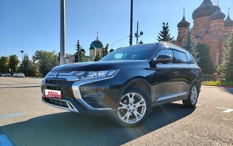 Mitsubishi Outlander III рестайлинг 3, 2020 год, 2 050 000 рублей, 1 фотография