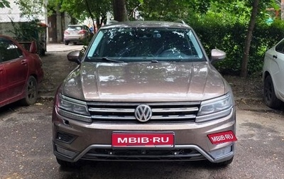 Volkswagen Tiguan II, 2018 год, 2 300 000 рублей, 1 фотография