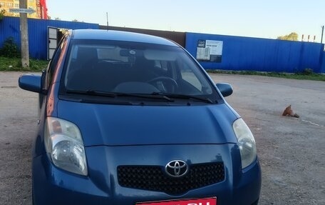 Toyota Yaris III рестайлинг, 2008 год, 699 000 рублей, 1 фотография