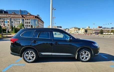 Mitsubishi Outlander III рестайлинг 3, 2020 год, 2 050 000 рублей, 5 фотография
