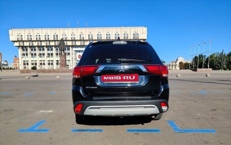 Mitsubishi Outlander III рестайлинг 3, 2020 год, 2 050 000 рублей, 8 фотография